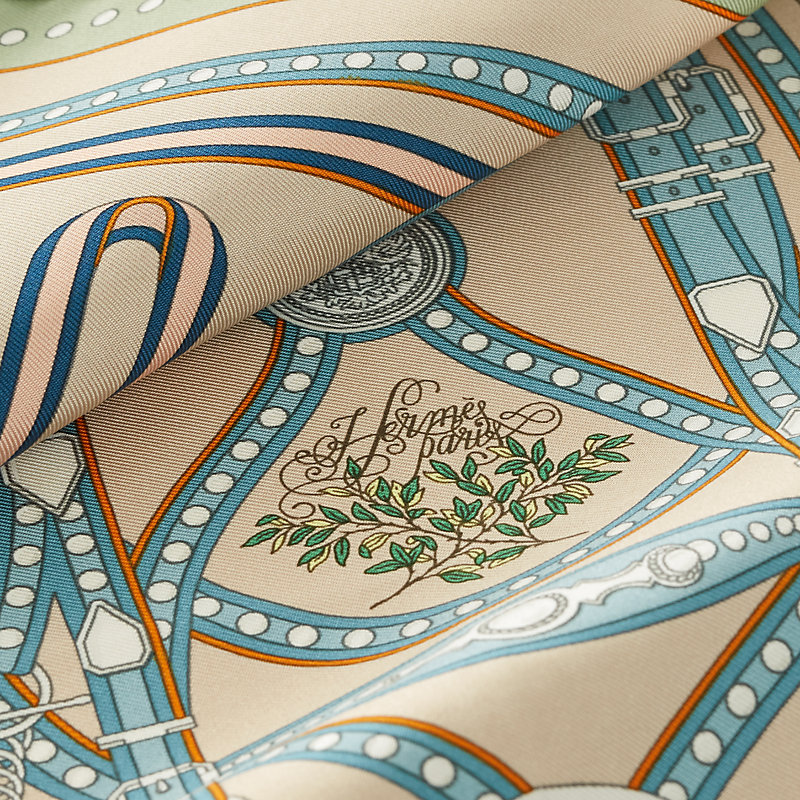 HERMES 最新作 スカーフ シルク ガヴロッシュ 45 Grand Tralala HERMES 最新作 スカーフ シルク ガヴロッシュ 45 Grand Tralala